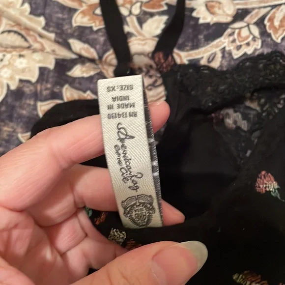 Black flower tank - Picture 3 of 6